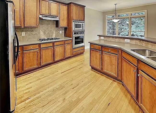 Photo - 7257 Village Crk