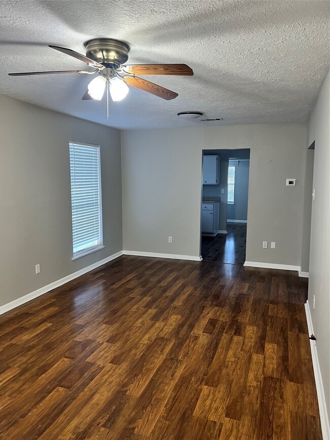 Photo - 21353 TX-321