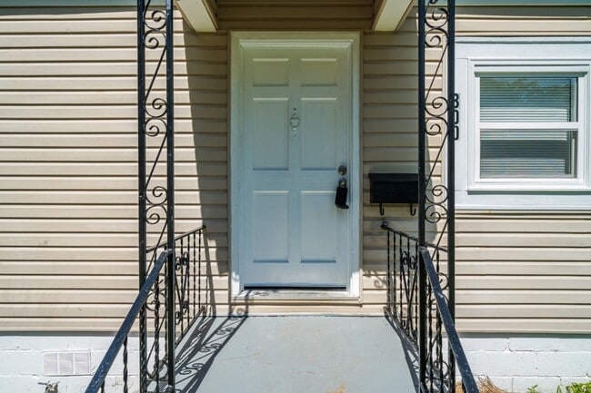 Photo - Super Cute & Spotless Corner Lot Home in Bessemer