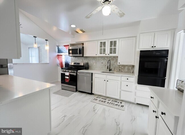 Photo - 610 Ogden Dr