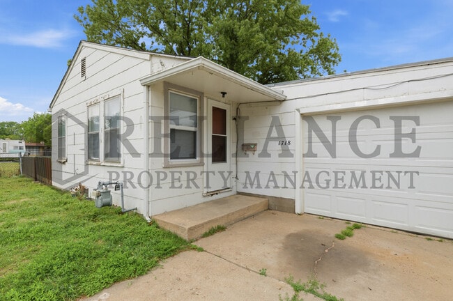 Photo - 1718 Walker W St