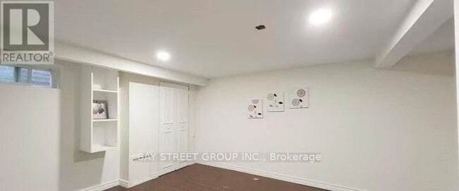 Photo - 53 Marblemount Crescent