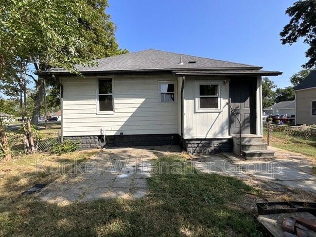 Photo - 106 E Phillips St