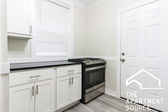 Photo - 1425 W Hutchinson St Unit 1