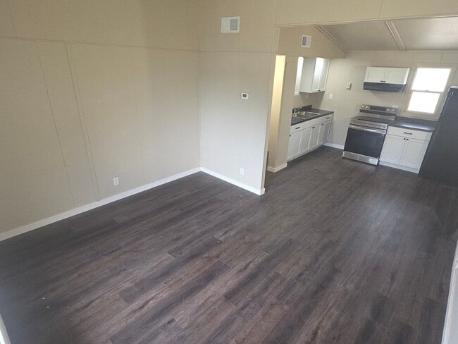 Photo - 1741 Warwick Wy Unidad 4