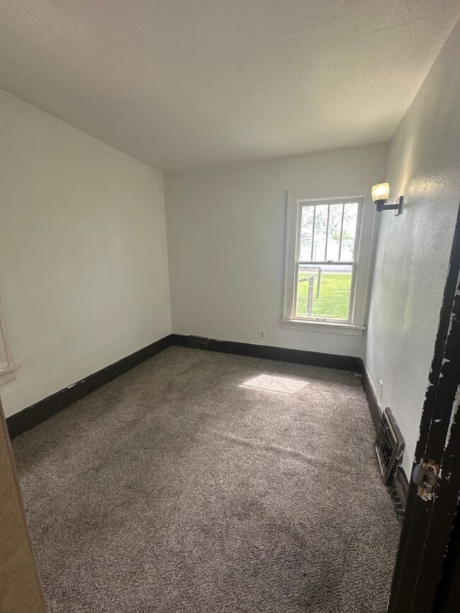 Photo - 805 2nd Ave SW