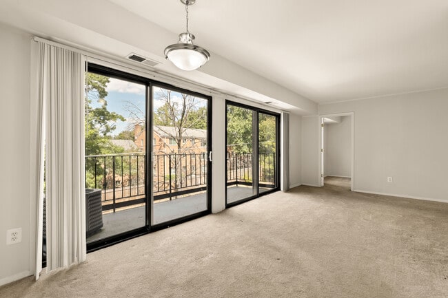 Photo - 5105 10th Pl S Unidad 5109-302