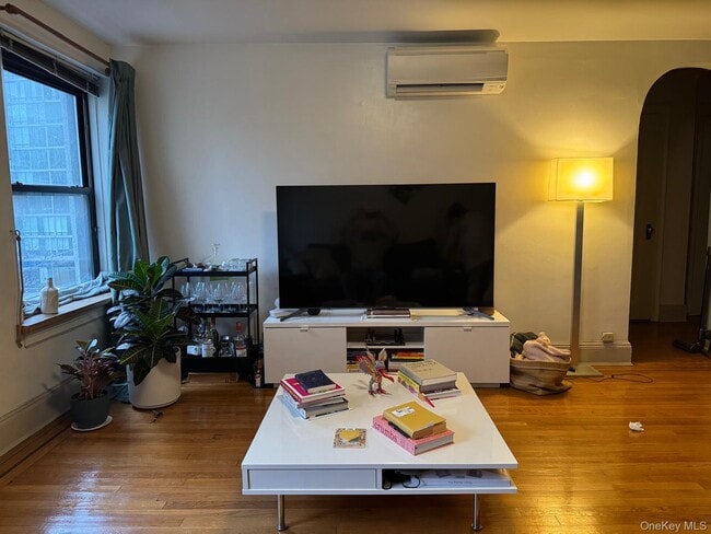 Photo - 240 E 24th St Unit 3F