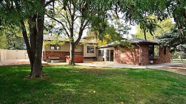 Backyard and Patio Entrance - 2900 Valley Oak Dr Unidad B