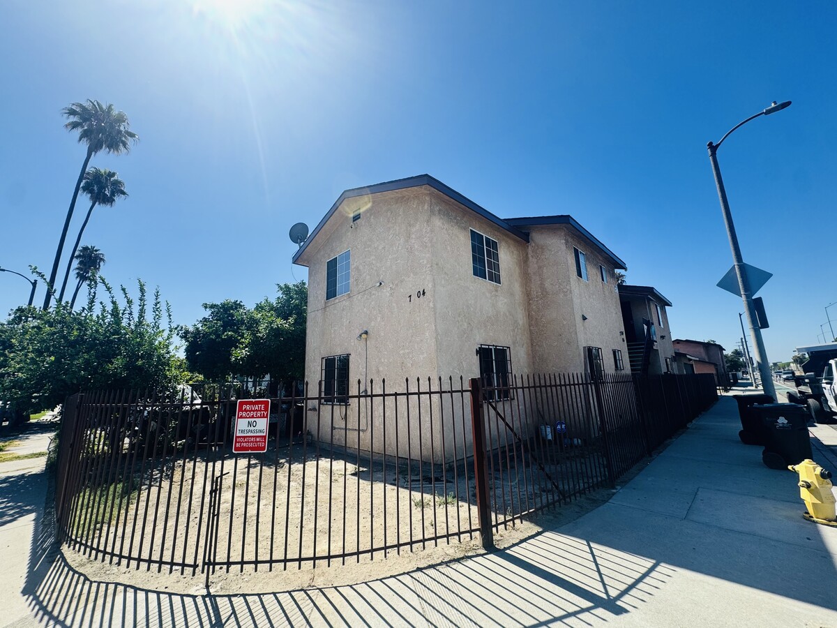 Photo - 7704 S Grand Ave