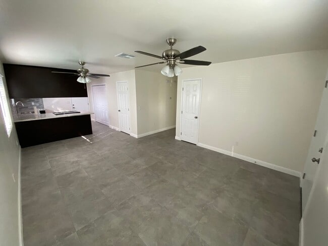 Photo - 1134-1140 Chinowth / 4030-4036 Tulare Unit 4036 W. Tulare