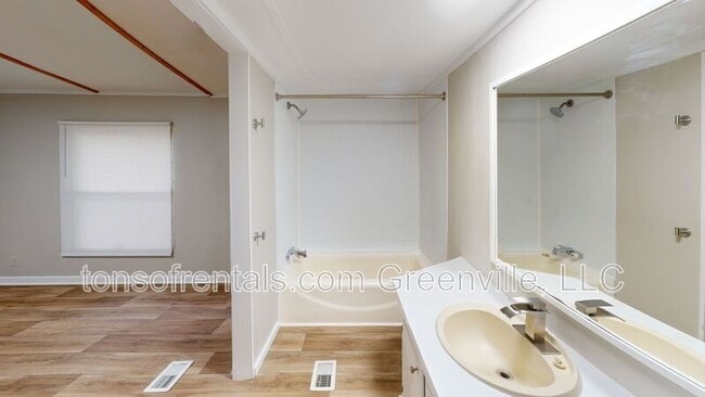 Photo - 311 Goldsmith Rd