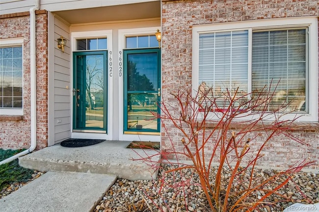 Building Photo - "Charming 2-Bed Townhouse in Littleton: Spacious 1,256 Sq Ft with 2 Full Baths & 1 Half Bath!" Unit #D