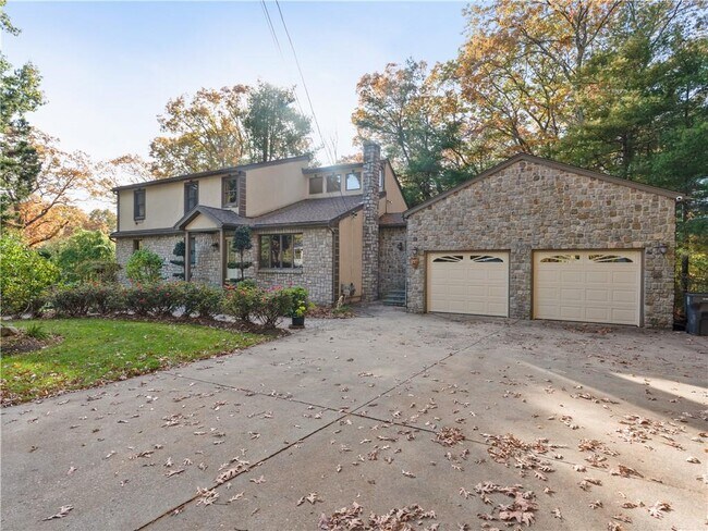 Photo - 849 Laten Knight Rd House