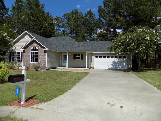 Building Photo - Three bedroom home in the city of Lakeland, GA