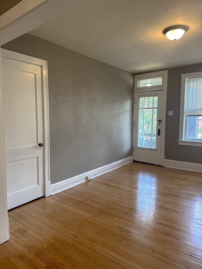 4992 Mardel Ave Unit 1F