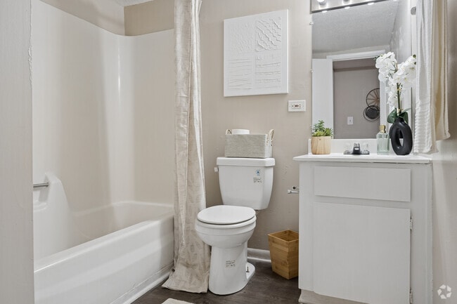 Model - 2BR, 1BA - 828SF - Bathroom