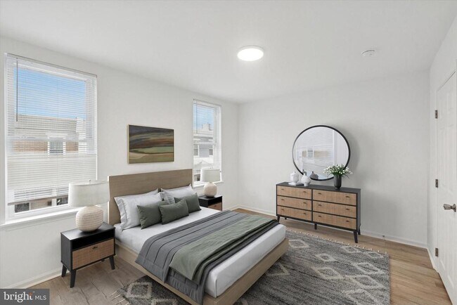 Photo - 1529 N Hollywood St