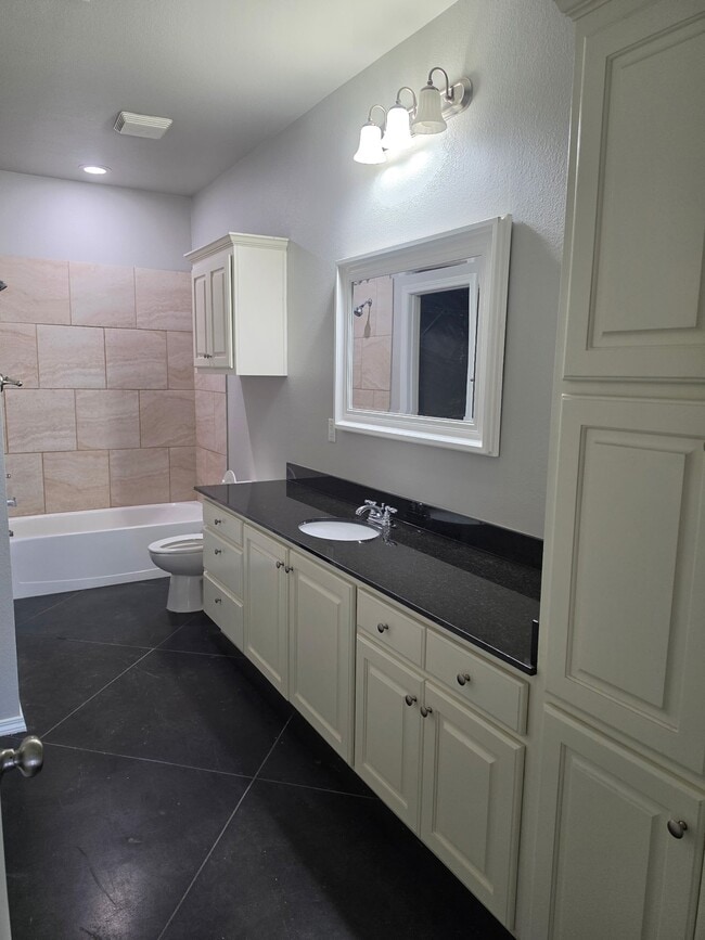 Photo - 607 Lochridge St