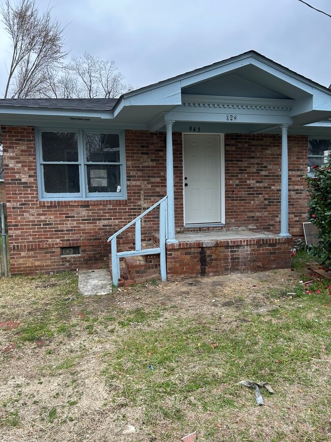 Building Photo - 943 Parks Ave