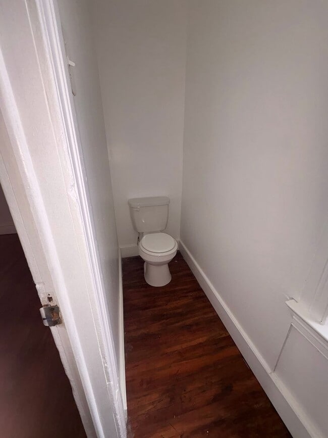 Photo - Available Now! Large North York Near Farquar Park