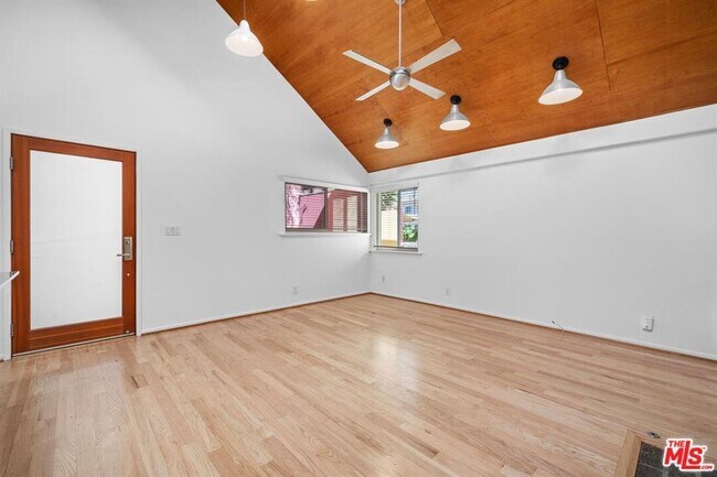 Photo - 38 20th Avenue, Los Angeles, CA 90291 - 2 ...