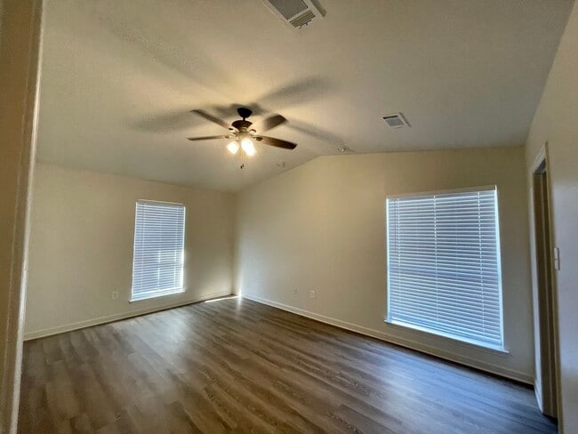 Photo - Remodeled and Spacious 2 BR/2 Bath minutes from LSU