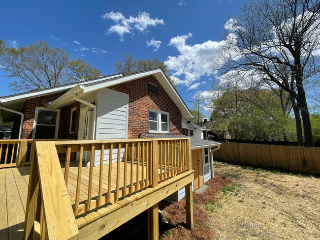 Photo - 5 Locust St NE