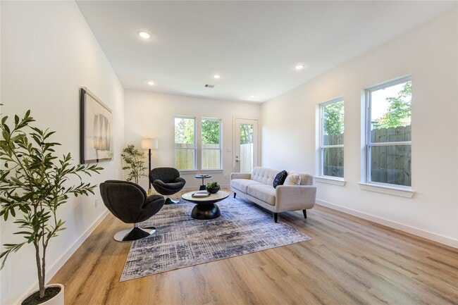 Photo - 7118 Eastwood St