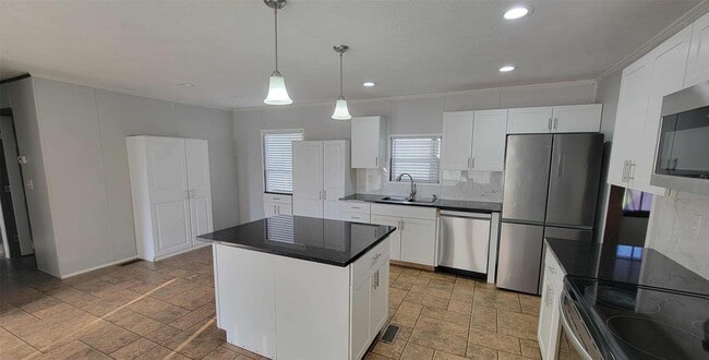 Photo - 405 Battlebell Rd