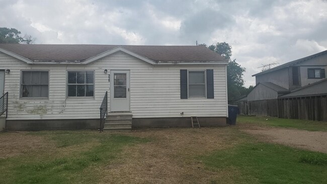 Building Photo - 315 Tyrone Ave Rental