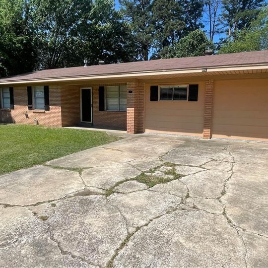 Building Photo - 11 Camelia Dr