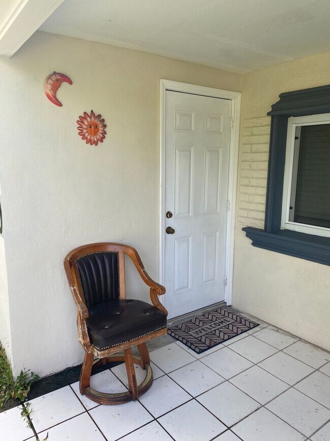 Photo - Studio in North Miami Beach Includes Utilities/ Estudio en North Miami Beach Incluye servicios pú...