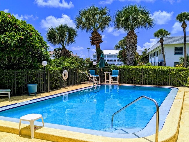 Photo - 11650 Capri Cir S Unidad 201