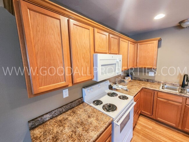 Photo - 2 Bedroom, 2 Bath Townhome in Pleasant Hill