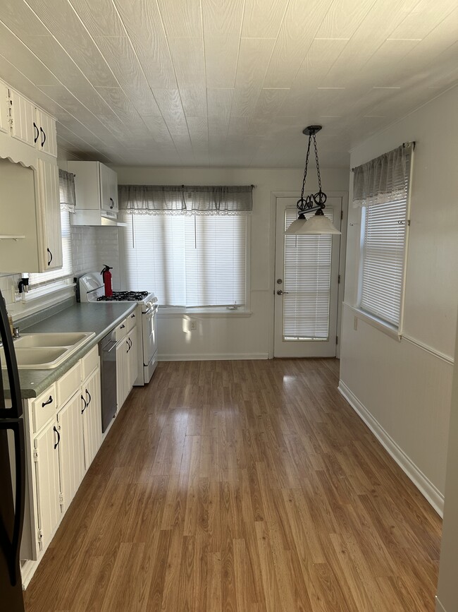 Kitchen - 3718 15th Ave