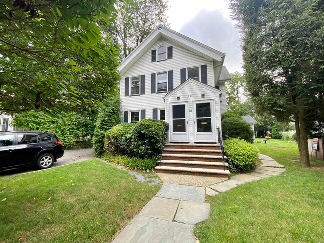 Building Photo - 228 Tenafly Rd Rental