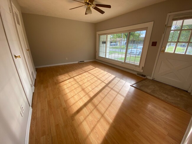 Photo - 845 Middle Dr