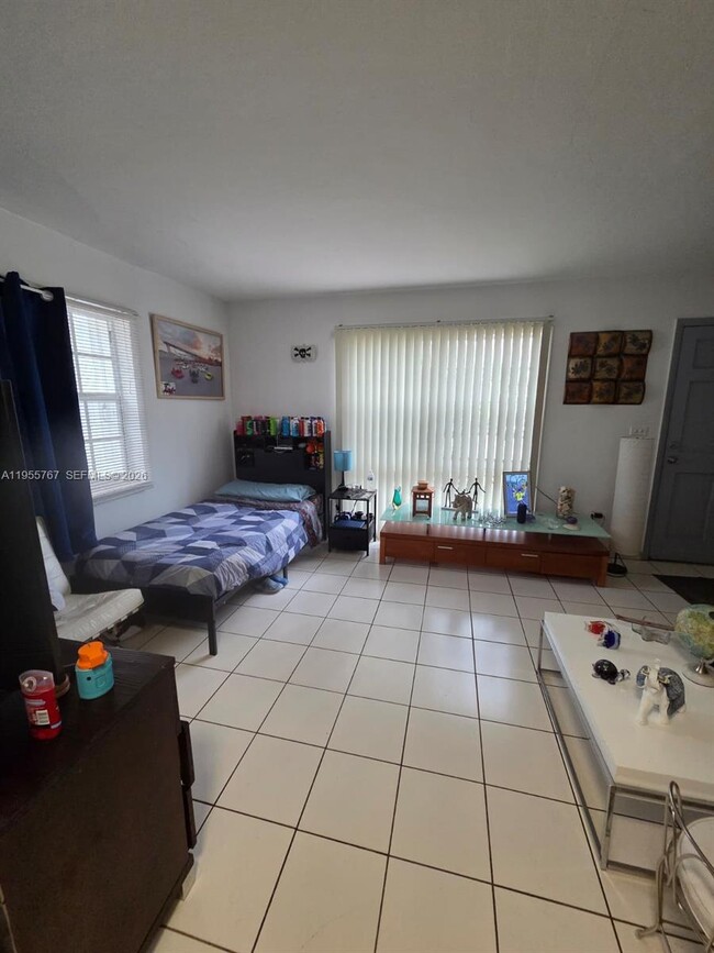 Photo - 812 86th St Unidad 1R