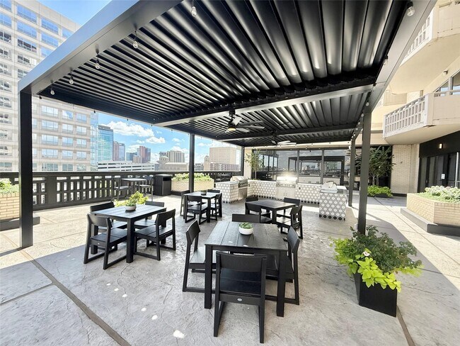 Photo - 2016 Main St Unit 1904