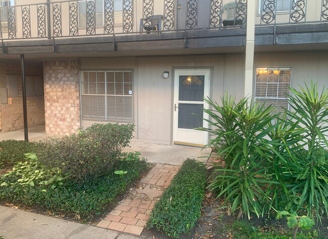 Building Photo - 5550 N Braeswood Blvd Unit 148