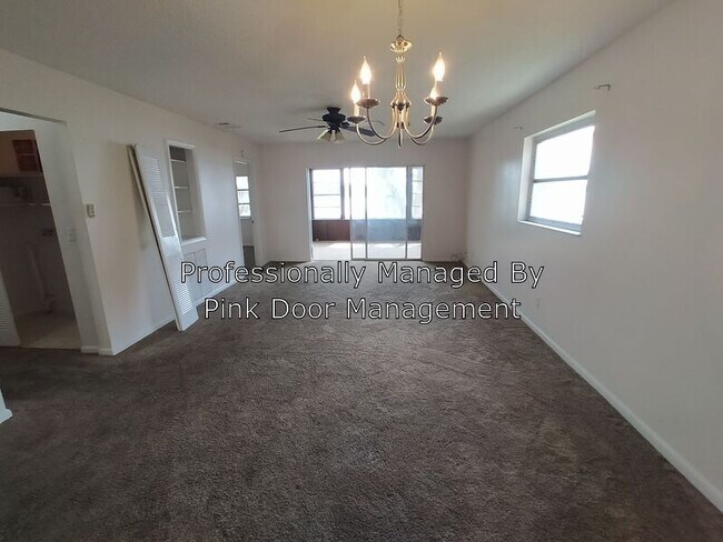 2/2 One Story Duplex in Clermont
