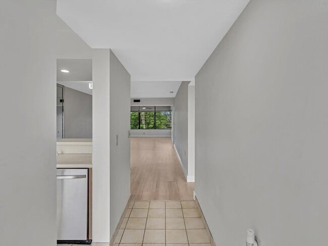 Photo - 1711 Whitehall Dr Unit 306