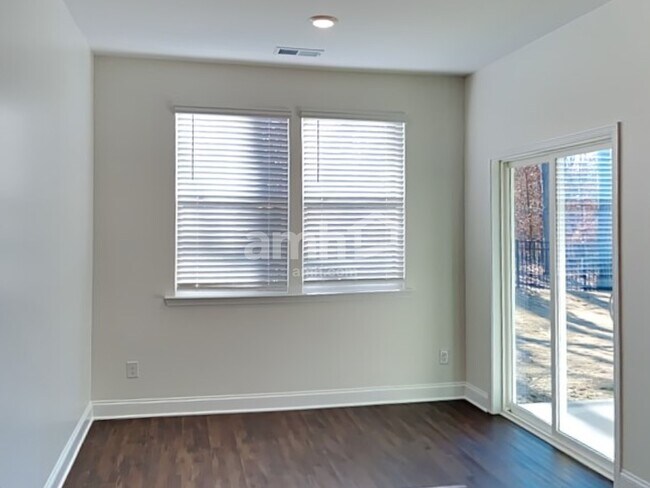 Photo - 606 Rivermist Dr