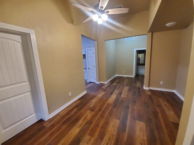 Photo - 603 N Trinity St
