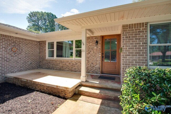 Photo - 211 Wingate Ave SW