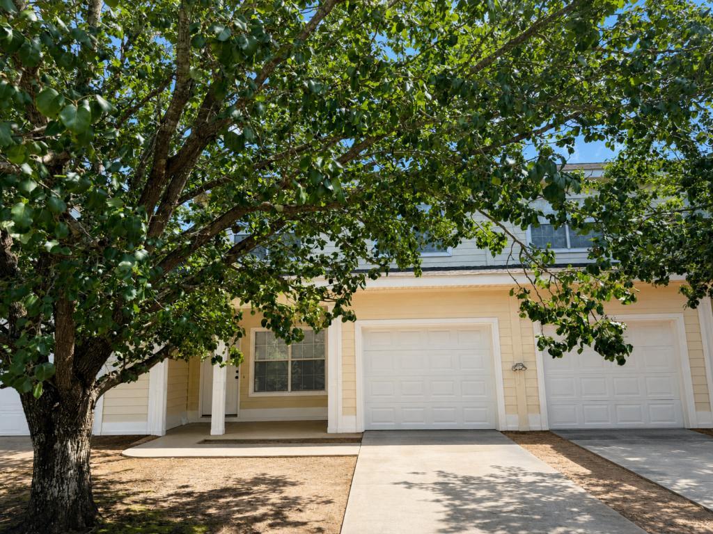 Photo - 28 Courtyard Way