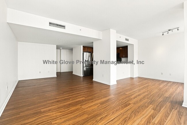 400 W Ocean Blvd
