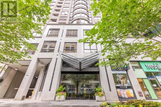 Photo - 55 Bloor St E Unit 609