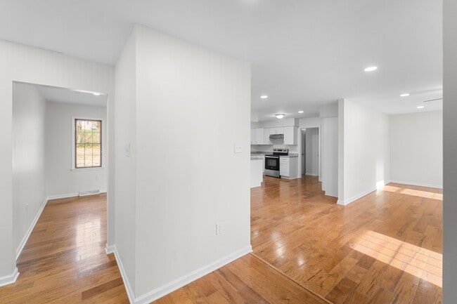 Photo - 983 Beverly Dr